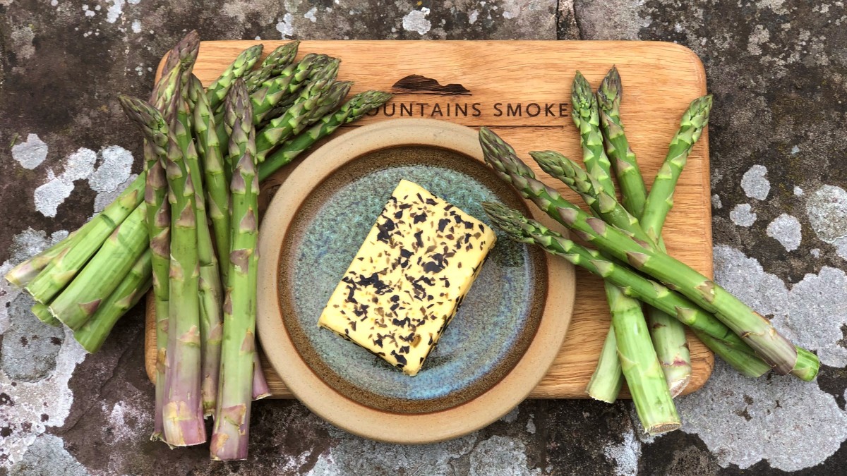 Smoked Seaweed Buuter & Asparagus